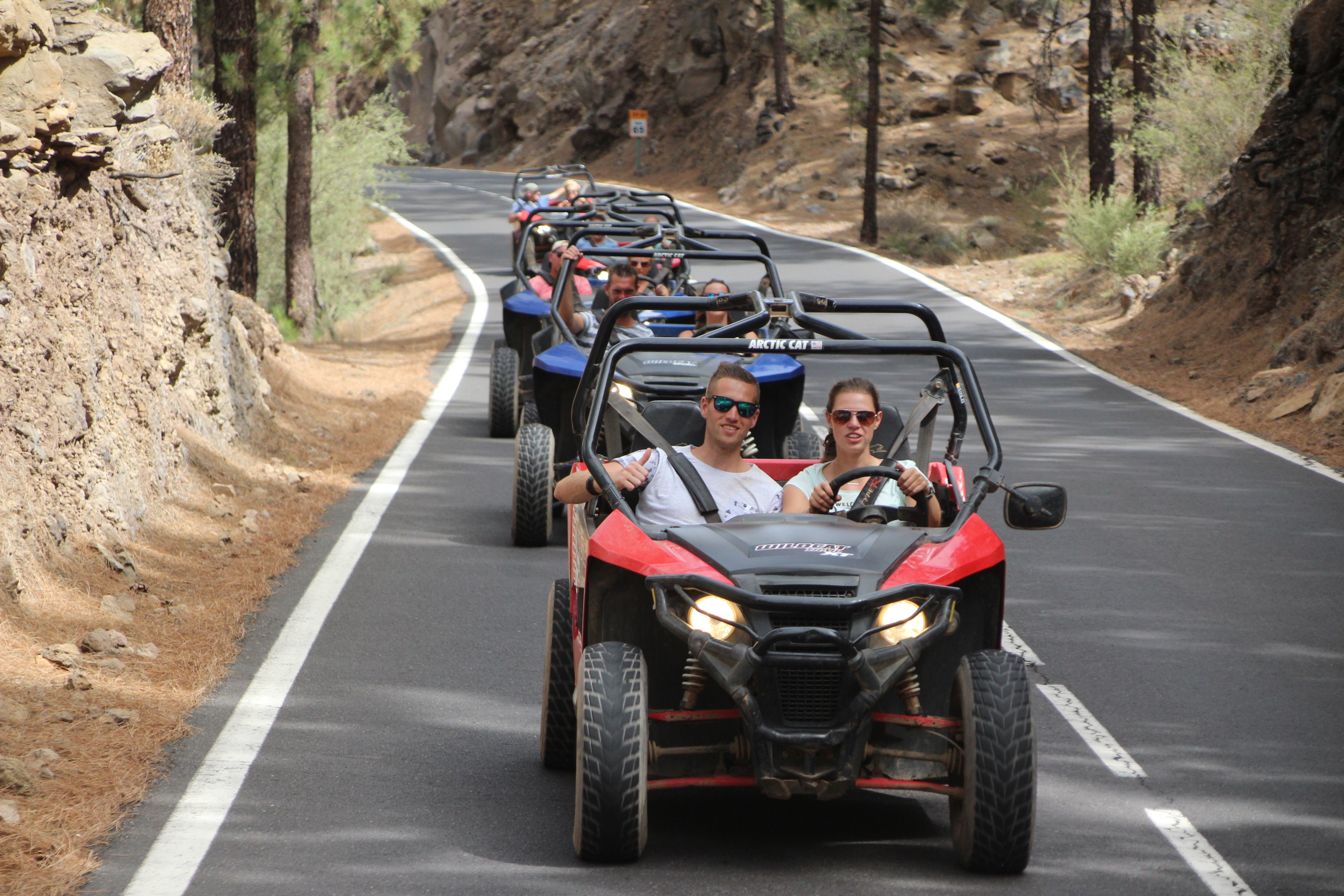 Départ de la randonnée de groupe en buggy à Tenerife